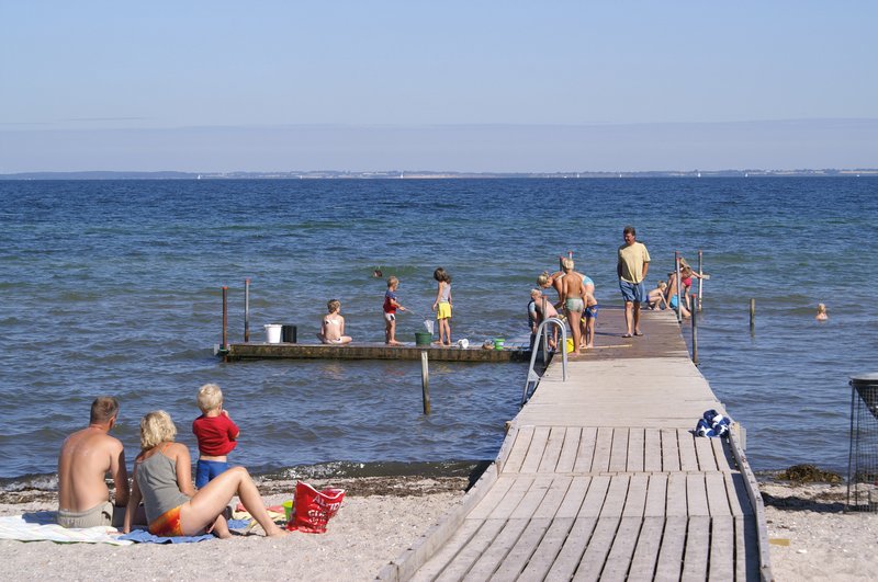 Sønderborg Nordals Købingsmark Strand Familieferie Badebro Svømning 800Px