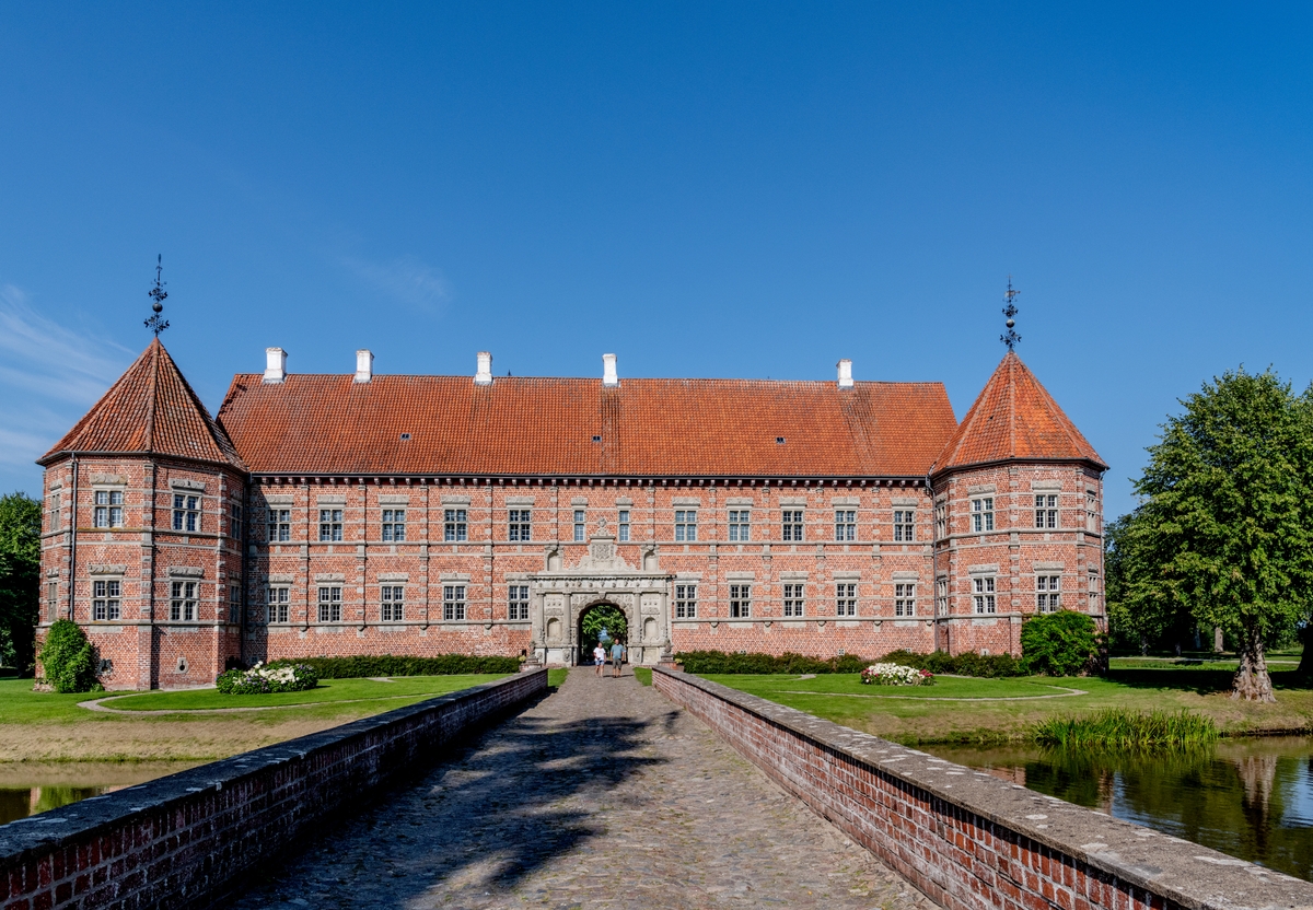 Schloss Voergaard steht noch genauso da, wie es im 16. Jahrhundert erbaut wurde