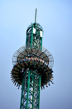 el-grito-drop-tower-djurs-sommerland.jpg